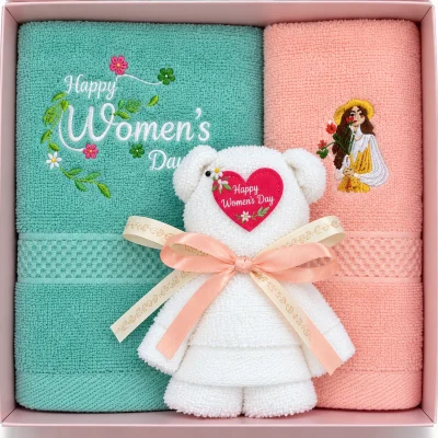 Set 3 khăn xanh hồng gấp gấu trắng kèm hộp và túi – nhìn gần cách gấp khăn trắng và nơ
