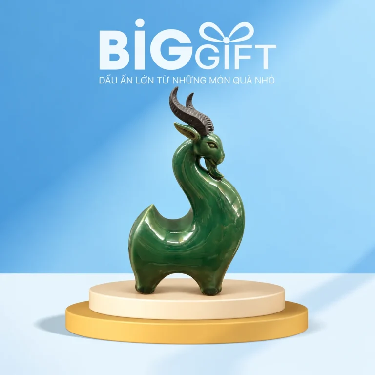 Tượng dê gốm men xanh dáng uốn, cao 22 cm