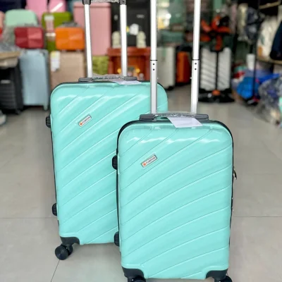 Ảnh nguồn hai vali xanh ngọc, chiếc nhỏ ở phía trước