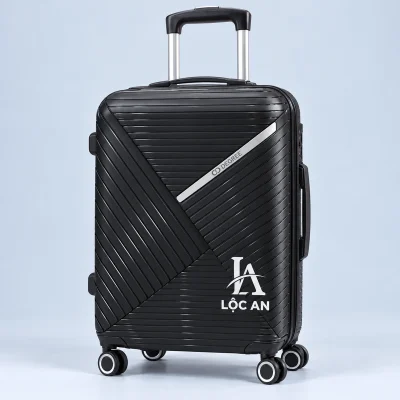 Vali kéo PP 20 inch đen gân chéo phối thanh kim loại – logo dưới thanh nhận diện